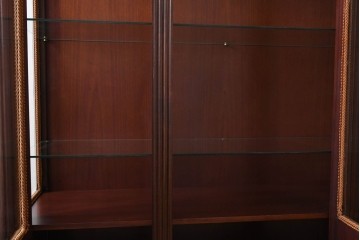 スペインヴィンテージ　最高級!　美術品のような真鍮飾りが美しいガラスキャビネット　(R-055782)