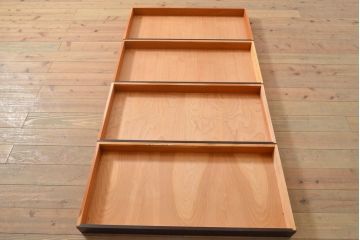 中古　松本民芸家具　脚(台輪)付きリメイク　直線的なデザインがシックな印象の和タンス(収納棚、着物箪笥、戸棚、引き出し、衣装盆)(R-055783)