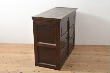 中古　松本民芸家具　脚(台輪)付きリメイク　直線的なデザインがシックな印象の和タンス(収納棚、着物箪笥、戸棚、引き出し、衣装盆)(R-055783)
