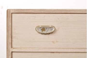 中古　リメイク　伝統工芸士・頓所芳男　品のある佇まいが美しい加茂桐箪笥・下段(胴厚)(総桐たんす、着物箪笥、衣装タンス、和タンス)(R-055784)