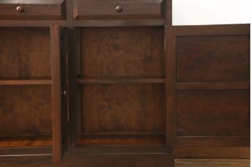 中古　松本民芸家具　天板リメイク　シックな色合いが落ち着いた雰囲気を醸し出すサイドボード(カウンターテーブル、戸棚、収納棚、キャビネット)(R-055787)