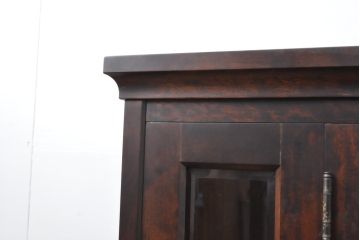 中古　北海道民芸家具　脚(台輪)付きリメイク　落ち着きのある色合いとクラシカルな佇まいが魅力のサイドキャビネット(収納棚、飾り棚、戸棚、本箱、ブックケース)(R-055788)
