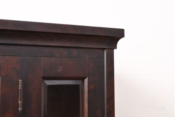 中古　北海道民芸家具　脚(台輪)付きリメイク　落ち着きのある色合いとクラシカルな佇まいが魅力のサイドキャビネット(収納棚、飾り棚、戸棚、本箱、ブックケース)(R-055788)