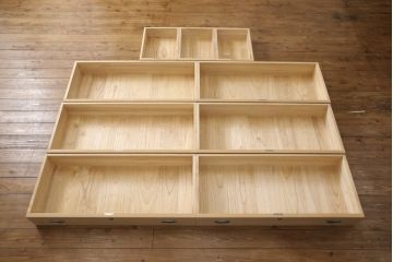 中古　伝統工芸品　指物士・村山三男作　胴厚　衣類収納に活躍する加茂総桐箪笥(総桐たんす、小袖箪笥、整理タンス、引き出し9杯)(R-055800)