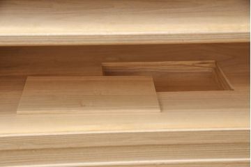 中古　伝統工芸品　指物士・村山三男作　胴厚　衣類収納に活躍する加茂総桐箪笥(総桐たんす、小袖箪笥、整理タンス、引き出し9杯)(R-055800)