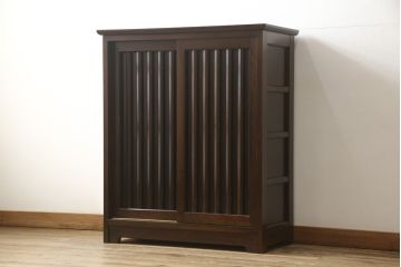 中古　松本民芸家具　落ち着いた佇まいが魅力的なC型下駄箱(収納棚)(R-055806)
