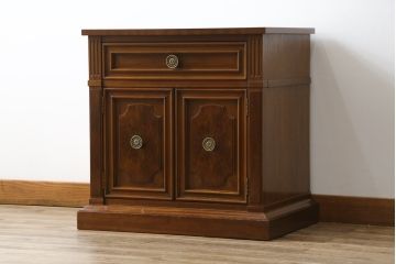 中古　美品　DREXEL HERITAGE(ドレクセルヘリテイジ)　FRANCESCA(フランチェスカ)シリーズ　ナイトテーブル(定価約38万円)(サイドテーブル、サイドキャビネット、収納棚)(R-055808)
