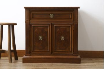 中古　美品　DREXEL HERITAGE(ドレクセルヘリテイジ)　FRANCESCA(フランチェスカ)シリーズ　ナイトテーブル(定価約38万円)(サイドテーブル、サイドキャビネット、収納棚)(R-055808)