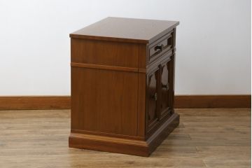 中古　美品　DREXEL HERITAGE(ドレクセルヘリテイジ)　FRANCESCA(フランチェスカ)シリーズ　ナイトテーブル(定価約38万円)(サイドテーブル、サイドキャビネット、収納棚)(R-055808)