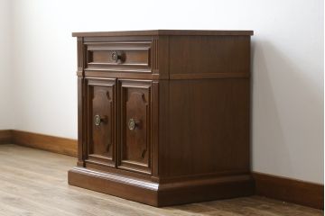 中古　美品　DREXEL HERITAGE(ドレクセルヘリテイジ)　FRANCESCA(フランチェスカ)シリーズ　ナイトテーブル(定価約38万円)(サイドテーブル、サイドキャビネット、収納棚)(R-055808)