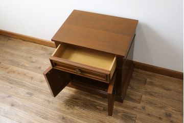 中古　美品　DREXEL HERITAGE(ドレクセルヘリテイジ)　FRANCESCA(フランチェスカ)シリーズ　ナイトテーブル(定価約38万円)(サイドテーブル、サイドキャビネット、収納棚)(R-055808)