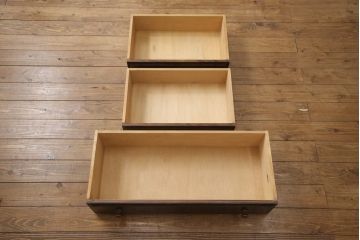 中古　北海道民芸家具　収納力抜群で使い勝手の良いドレッサー(化粧台、ドレッシングチェスト)(R-055810)