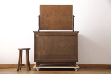 中古　北海道民芸家具　収納力抜群で使い勝手の良いドレッサー(化粧台、ドレッシングチェスト)(R-055810)