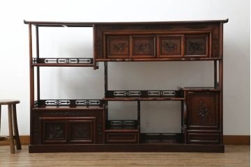 中古　美品　花梨(カリン)　アジアンテイストなお部屋づくりにもオススメの飾り棚(茶棚、戸棚、収納棚)(R-055815)