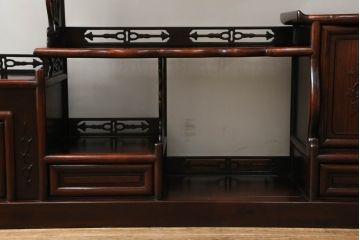 中古　美品　花梨(カリン)　アジアンテイストなお部屋づくりにもオススメの飾り棚(茶棚、戸棚、収納棚)(R-055815)
