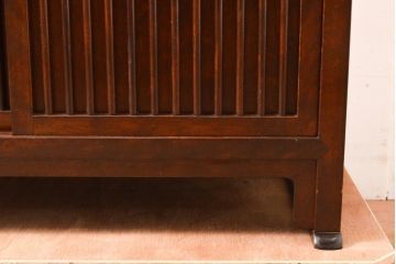 中古　松本民芸家具　A型舞良茶タンス　和モダンの空間づくりにも活躍する収納棚(下駄箱、靴箱、本箱、戸棚、食器棚)(R-055817)