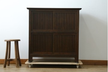 中古　松本民芸家具　A型舞良茶タンス　和モダンの空間づくりにも活躍する収納棚　(R-055817)