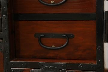 和製アンティーク　明治大正期　大輪の花を付けた牡丹文様の立派な金具が魅力的な最上箪笥(衣装箪笥、時代箪笥、引き出し、サイドチェスト)(R-055818)