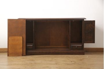 中古　北海道民芸家具　クラシカルな雰囲気が魅力!落ち着きのある空間づくりにおすすめのサイドボード(サイドキャビネット、収納棚、リビングボード)(R-055819)