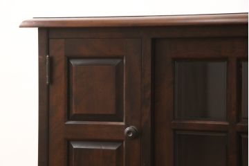 中古　北海道民芸家具　クラシカルな雰囲気が魅力!落ち着きのある空間づくりにおすすめのサイドボード(サイドキャビネット、収納棚、リビングボード)(R-055819)