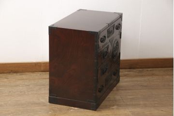 中古　美品　欅産業　漆塗りの美しい木目に黒々した牡丹金具が目を引く仙台民芸小箪笥 (仙台箪笥、整理たんす、収納タンス、サイドチェスト、引き出し)(R-055821)