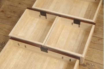 中古　美品　欅産業　漆塗りの美しい木目に黒々した牡丹金具が目を引く仙台民芸小箪笥 (仙台箪笥、整理たんす、収納タンス、サイドチェスト、引き出し)(R-055821)