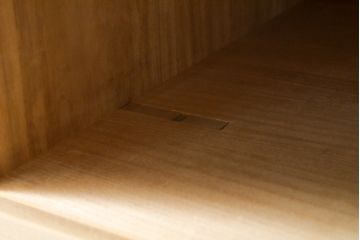 中古　最高級　伝統工芸士　田澤謙介作　凛とした佇まいが気品を感じさせる加茂桐箪笥(大丸、四方丸、桐たんす、着物箪笥、衣装タンス、和タンス)(定価約220万円)(R-055822)