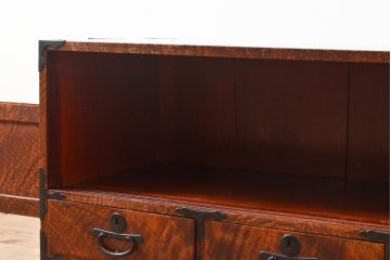 和製アンティーク　前面ケヤキ材(欅)　極上!波杢(玉杢)　波打つような杢目が目を引く時代箪笥ローボード(テレビ台、収納棚、戸棚、引き出し)(R-055824)