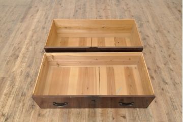 和製アンティーク　前面ケヤキ材　漆のきれいな二本松箪笥(時代箪笥、和タンス、収納箪笥、引き出し)(R-055825)
