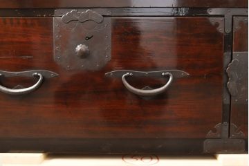 和製アンティーク　前面ケヤキ材　漆のきれいな二本松箪笥(時代箪笥、和タンス、収納箪笥、引き出し)(R-055825)
