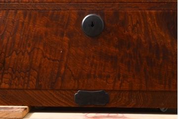 和製アンティーク　前面ケヤキ材(欅)　極上!波杢(玉杢)　波のような杢目が美しい時代箪笥ローチェスト(ローボード、テレビ台、引き出し)(R-055831)