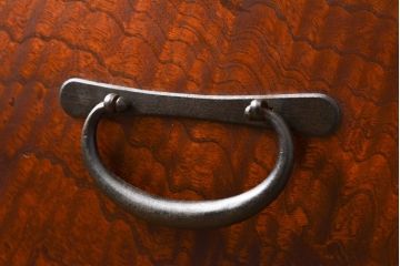 和製アンティーク　前面ケヤキ材(欅)　極上!波杢(玉杢)　波のような杢目が美しい時代箪笥ローチェスト(ローボード、テレビ台、引き出し)(R-055831)