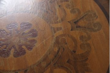 イギリスビンテージ　彫刻　天板から脚に至るまで凝ったつくりが魅力的な高級サイドテーブル(飾り台、花台、ヴィンテージ)(R-055832)
