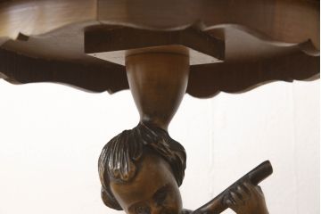 イギリスビンテージ　彫刻　天板から脚に至るまで凝ったつくりが魅力的な高級サイドテーブル(飾り台、花台、ヴィンテージ)(R-055832)