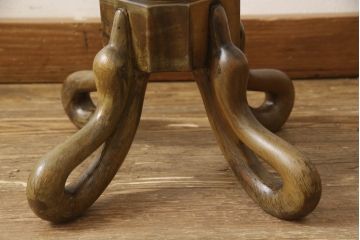 イギリスビンテージ　彫刻　天板から脚に至るまで凝ったつくりが魅力的な高級サイドテーブル(飾り台、花台、ヴィンテージ)(R-055832)