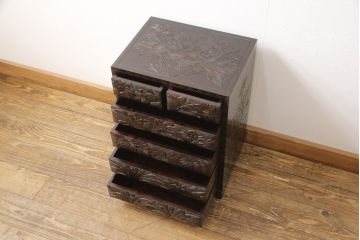 中古　美品　伝統工芸　日光彫り　職人技が光る花の彫刻が美しい小引き出し(チェスト、整理箪笥、収納タンス)(R-055839)