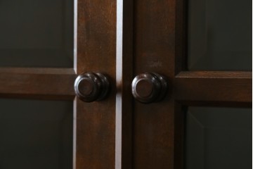 【SY様ご決済用】中古　松本民芸家具　和モダンな佇まいが美しいG-III型面取り食器棚　定価約83万円　(R-055850)