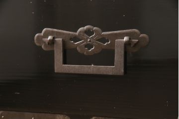 和製アンティーク　黒漆　重厚感ある佇まいが目を引く庄内箪笥ローボード(テレビ台、ローチェスト、引き出し、和たんす)(R-055851)