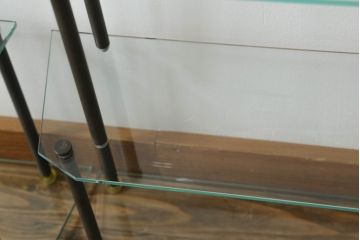 アンティーク家具　立体的なディスプレイが楽しめる真鍮フレーム・ガラス棚板の飾り棚(陳列棚、店舗什器、展示台)(R-055865)
