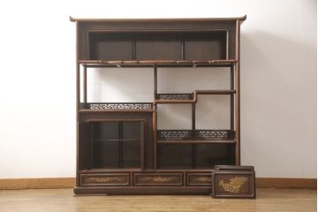 中古　美品　最高級　総シタン材(紫檀)　高蒔絵入り　大振りなサイズで存在感抜群の飾り棚(茶棚、茶箪笥、戸棚、収納棚)(R-055888)