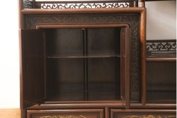 中古　美品　最高級　総シタン材(紫檀)　高蒔絵入り　大振りなサイズで存在感抜群の飾り棚(茶棚、茶箪笥、戸棚、収納棚)(R-055888)