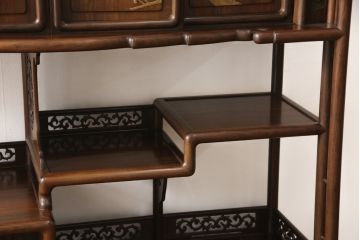中古　美品　最高級　総シタン材(紫檀)　高蒔絵入り　大振りなサイズで存在感抜群の飾り棚(茶棚、茶箪笥、戸棚、収納棚)(R-055888)