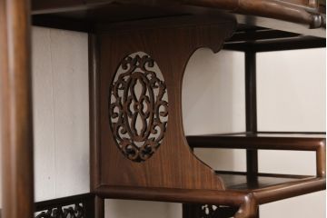 中古　美品　最高級　総シタン材(紫檀)　高蒔絵入り　大振りなサイズで存在感抜群の飾り棚(茶棚、茶箪笥、戸棚、収納棚)(R-055888)