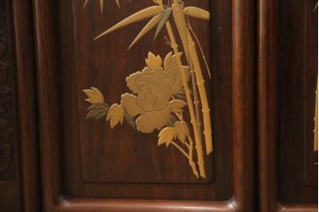 中古　美品　最高級　総シタン材(紫檀)　高蒔絵入り　大振りなサイズで存在感抜群の飾り棚(茶棚、茶箪笥、戸棚、収納棚)(R-055888)