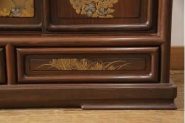 中古　美品　最高級　総シタン材(紫檀)　高蒔絵入り　大振りなサイズで存在感抜群の飾り棚(茶棚、茶箪笥、戸棚、収納棚)(R-055888)