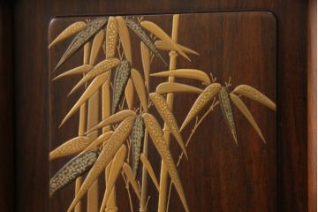 中古　美品　最高級　総シタン材(紫檀)　高蒔絵入り　大振りなサイズで存在感抜群の飾り棚(茶棚、茶箪笥、戸棚、収納棚)(R-055888)
