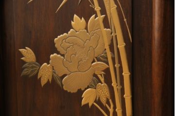 中古　美品　最高級　総シタン材(紫檀)　高蒔絵入り　大振りなサイズで存在感抜群の飾り棚(茶棚、茶箪笥、戸棚、収納棚)(R-055888)