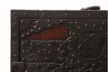 極上品・極美品!　完全オリジナル　総欅材製・厚手金具の素晴らしい作り!アンティーク佐渡船箪笥(掛硯型、懸硯型、時代箪笥、工芸箪笥、骨董)(R-055889)