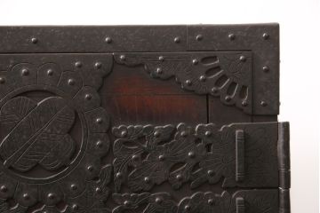 極上品・極美品!　完全オリジナル　総欅材製・厚手金具の素晴らしい作り!アンティーク佐渡船箪笥(掛硯型、懸硯型、時代箪笥、工芸箪笥、骨董)(R-055889)