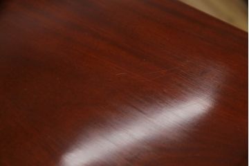 中古　美品　鎌倉彫り　深みのある色合いと細やかな彫刻が美しい飾り棚(定価48万円)(茶棚、戸棚、収納棚)(R-055895)